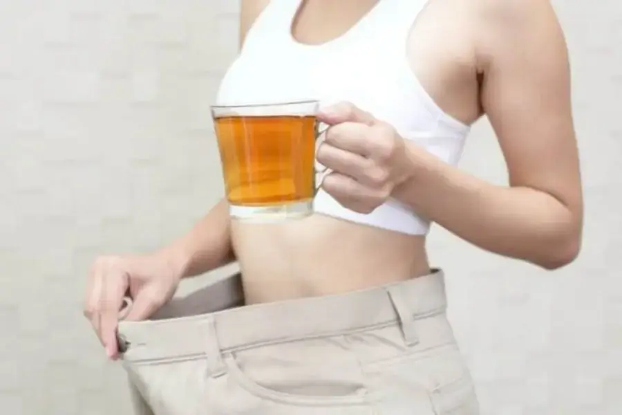 Uống trà giúp kích thích dạ dày đẩy nhanh quá trình trao đổi chất, hạn chế mỡ tích tụ