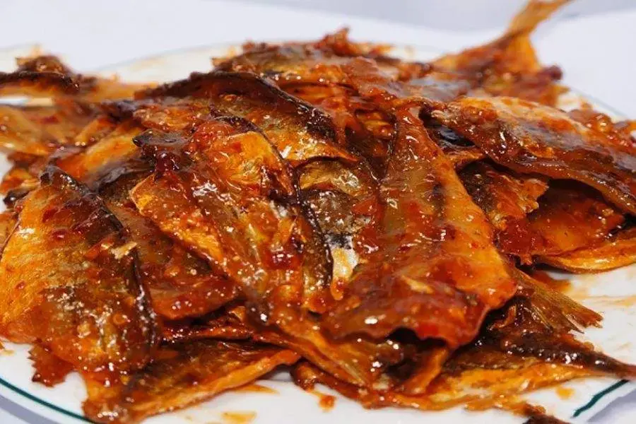 Món khô cá chỉ vàng rim me đậm đà, hao cơm