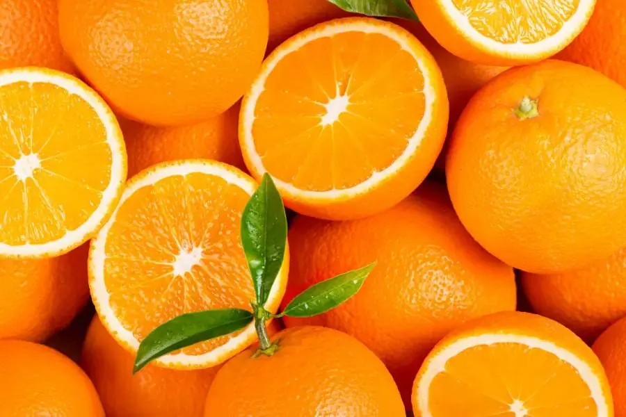 Cam có chứa nhiều vitamin, chất chống oxy hóa cùng hàm lượng calo thấp, tốt cho việc duy trì vóc dáng thon thả.