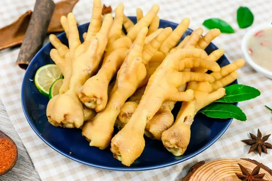 Nên ăn chân gà kết hợp cùng đa dạng các thực phẩm khác.