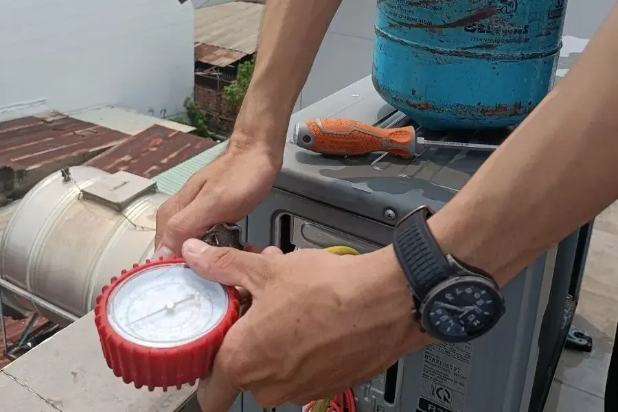 Hỗ trợ bơm gas nếu cần nạp thêm.