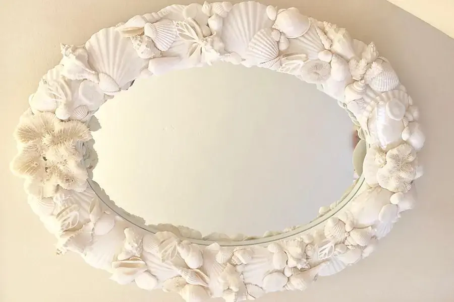 Cách làm đồ trang trí bằng vỏ ngao với gương soi khá đơn giản mà thành phẩm thì cực kỳ xinh