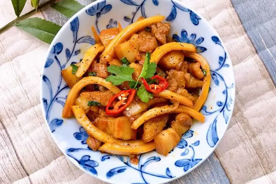 Cách làm thịt rang cùi dừa rất đơn giản mà lại thơm ngon, bổ dưỡng.