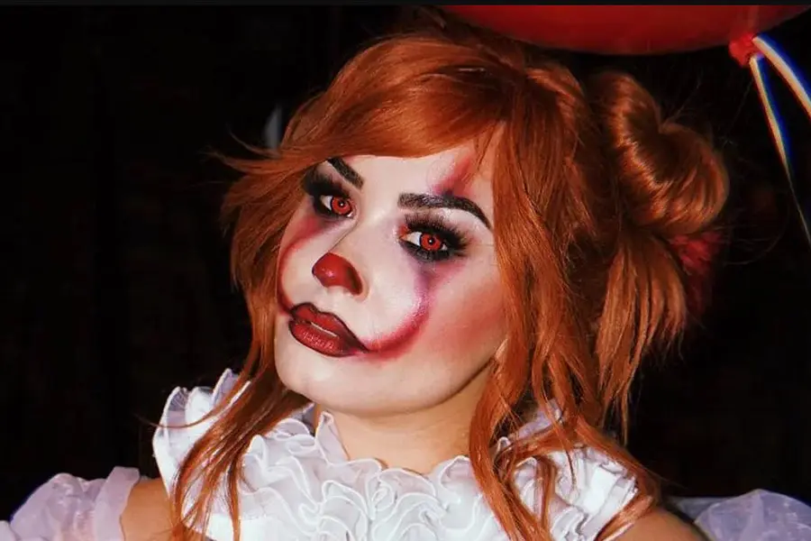 Hóa trang theo nhân vật gã hề ma quái Pennywise.