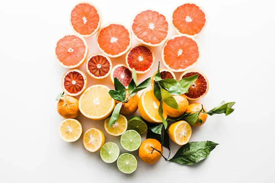 Cho trẻ ăn nhiều trái cây chứa Vitamin C