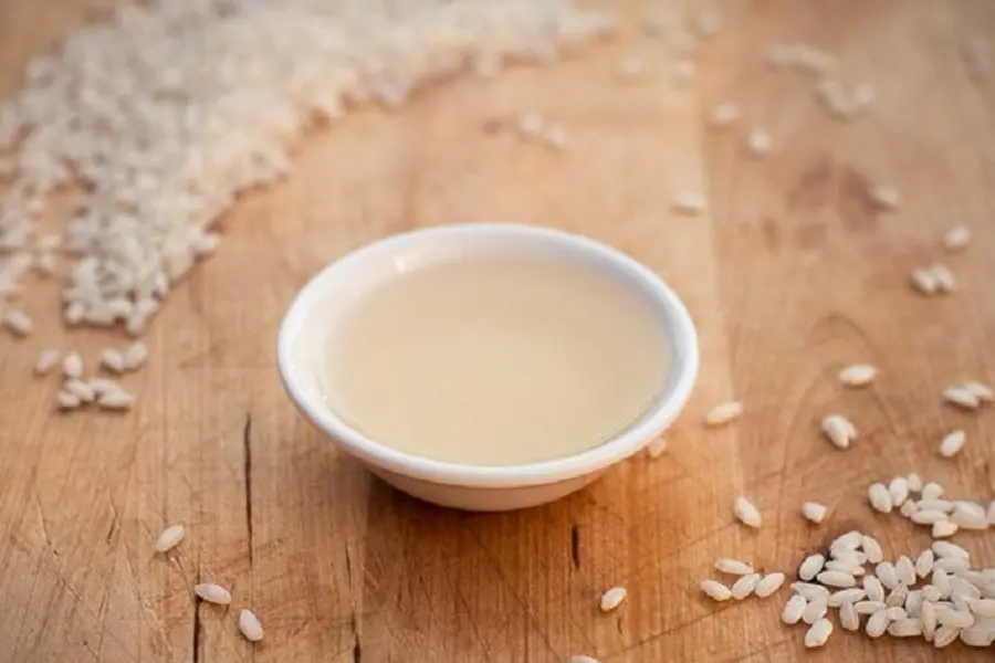 Giấm giúp khử mùi tủ bếp