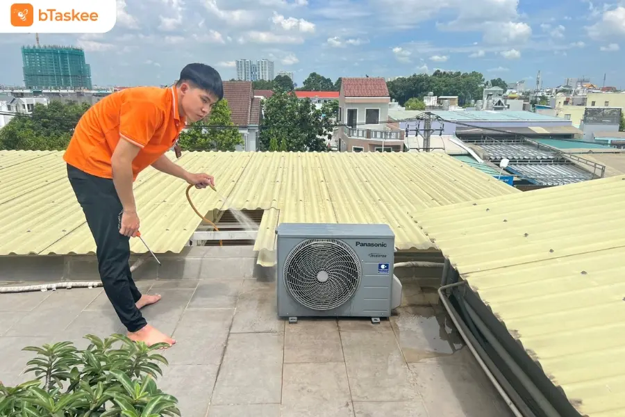 Vệ sinh dàn nóng giúp cân bằng nhiệt độ.