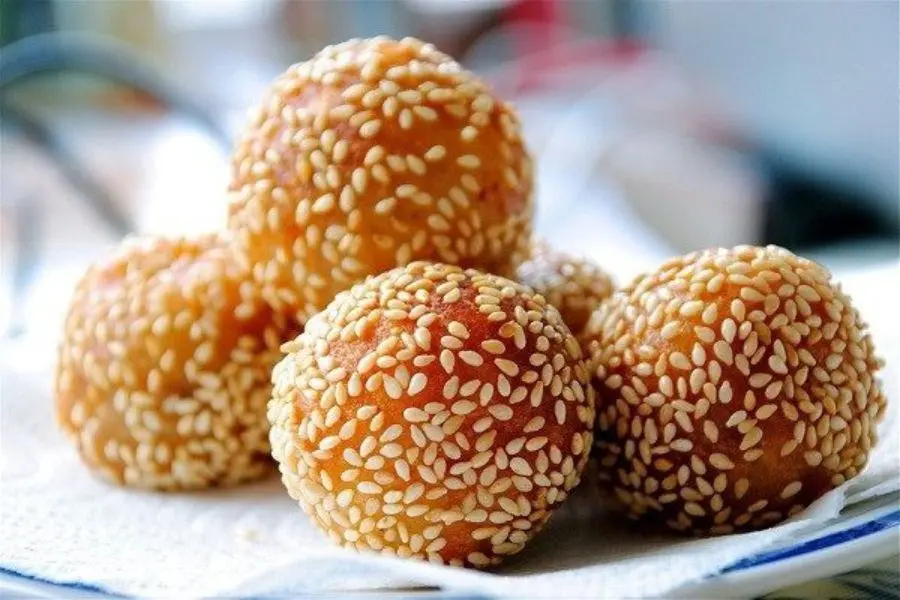 Bánh rán - Món ăn tuổi thơ quen thuộc.