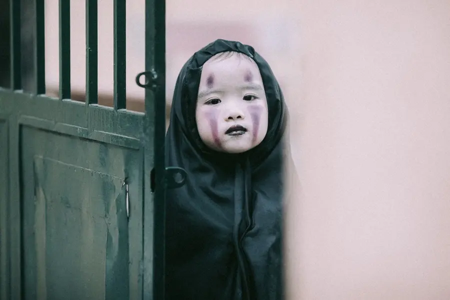 Bố mẹ có thể thử tạo hình Vô Diện khác lạ cho bé.