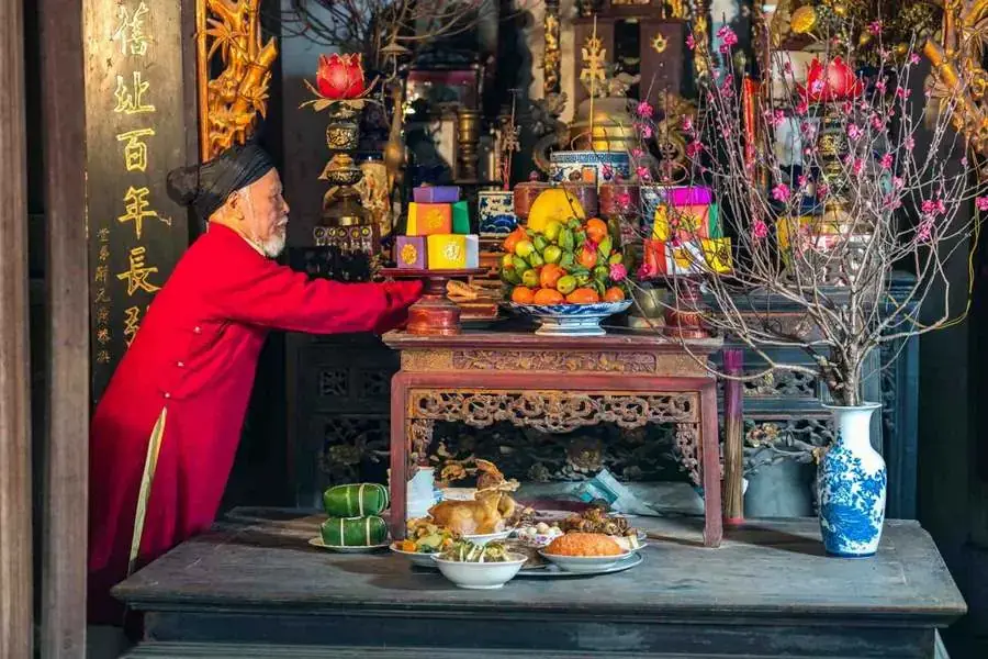 Bàn thờ là nơi thể hiện lòng thành của con cháu với tổ tiên.