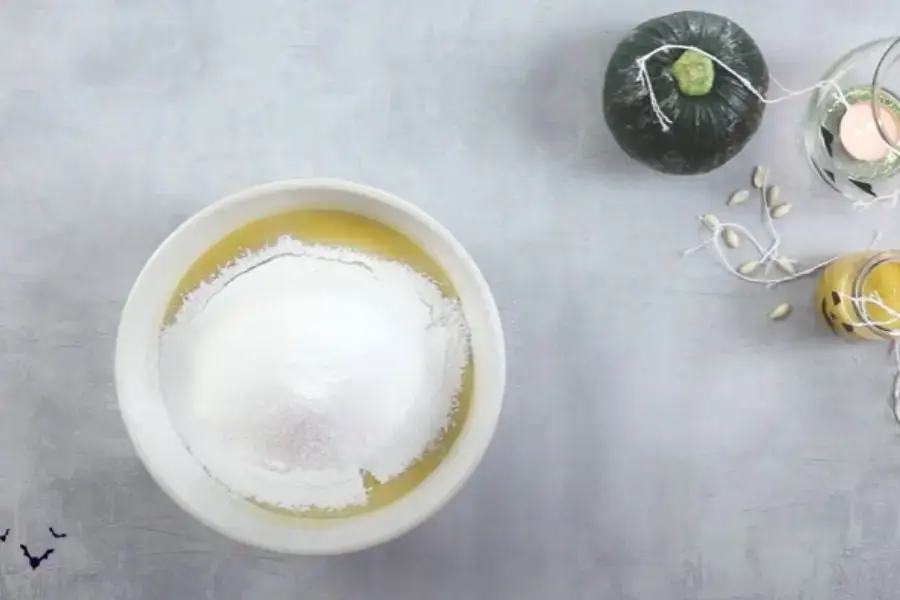 Trộn đều các nguyên liệu lại với nhau.