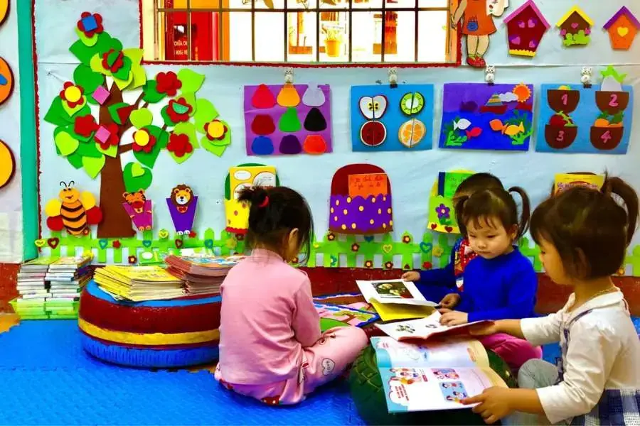 Sách truyện phải được chọn lọc phù hợp với lứa tuổi mầm non
