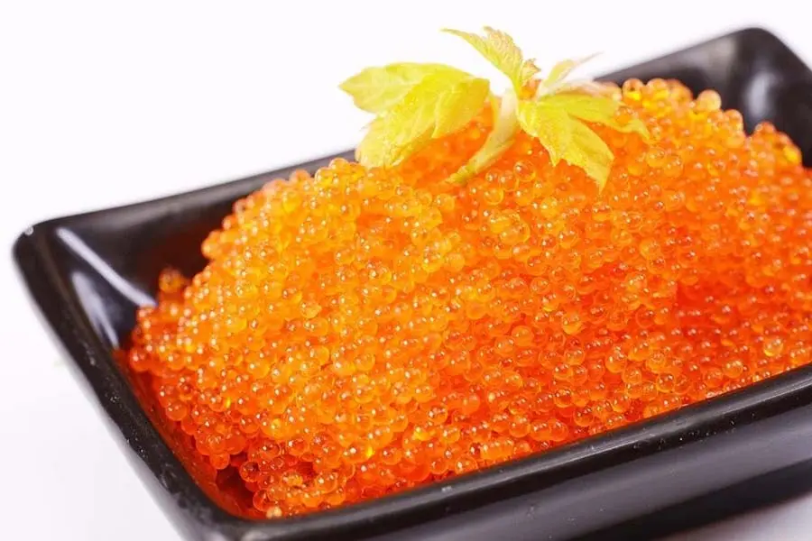 Trứng cá chuồn chứa hàm lượng dinh dưỡng cao nên là nguyên liệu chế biến nhiều món ăn thơm ngon.
