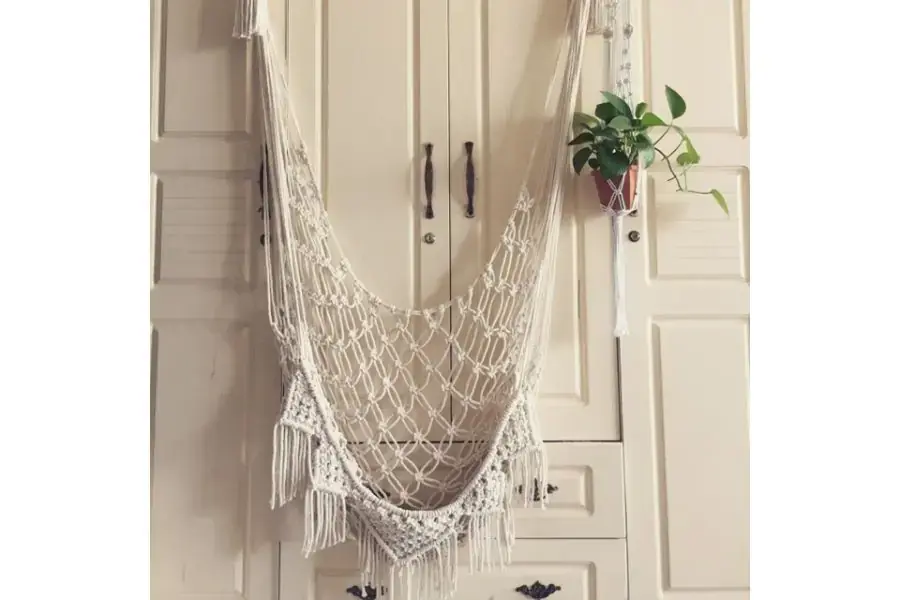 Ghế võng để trang trí phòng ngủ dễ thương