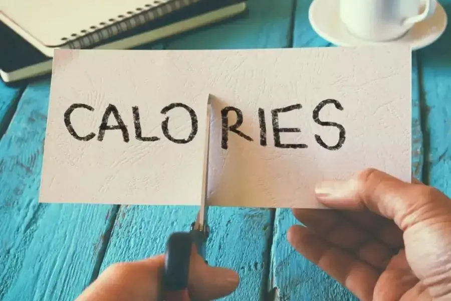 Cắt giảm lượng calo trong thức ăn để tránh dư thừa năng lượng.