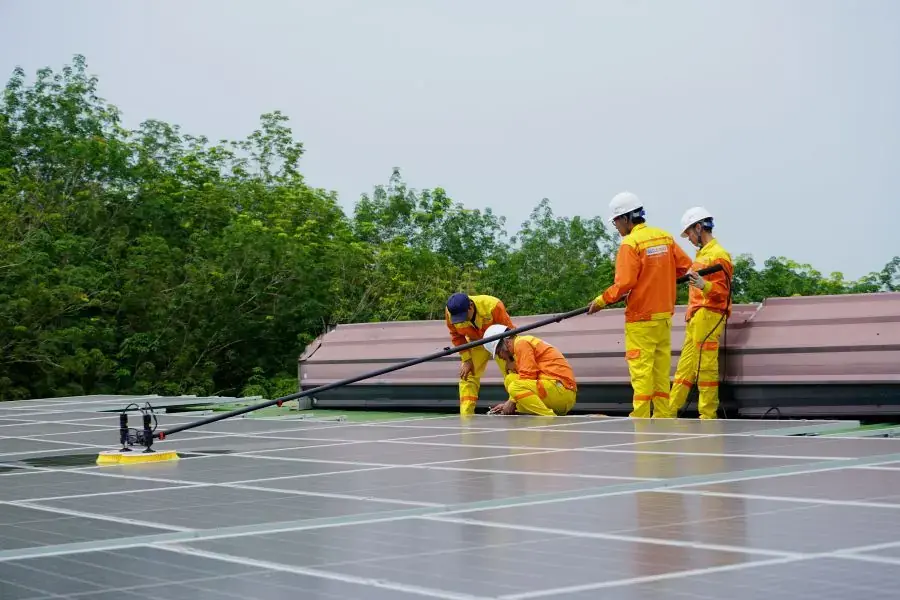 Vệ sinh công nghiệp hướng tới việc làm sạch chuyên sâu từ các vết bẩn cứng đầu nhất ở mọi ngóc ngách của công trình.