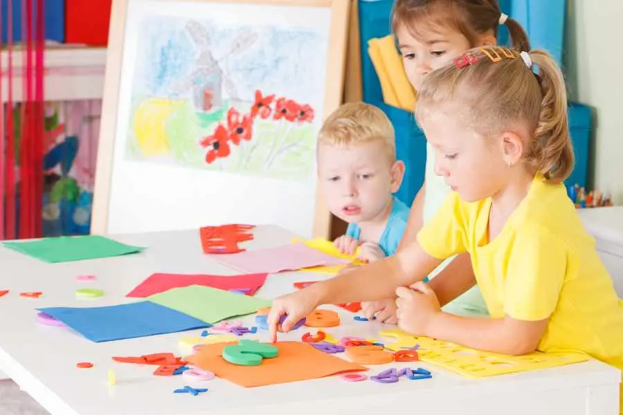 Cách bố trí các góc trong lớp học mầm non theo chủ đề học toán.