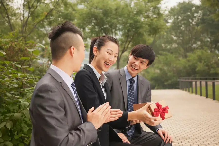 Nhân ngày 20/10, chúc các chị em đồng nghiệp sẽ giữ được sự xinh đẹp, vui tươi.