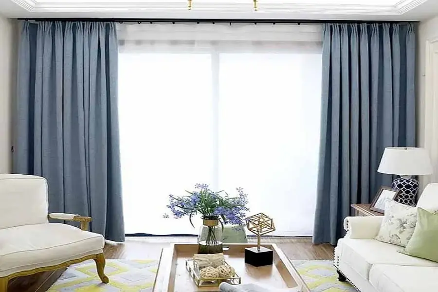 Dùng rèm cửa để “cách ly” phòng với ánh nắng mặt trời (Hình ảnh: Rèm Cửa)