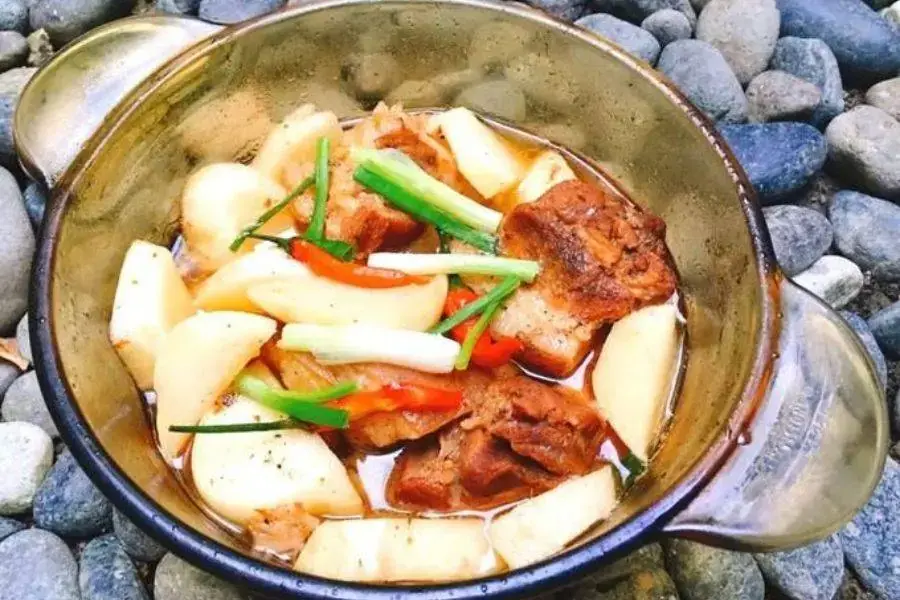 Món thịt kho củ đậu đậm đà, đưa cơm.
