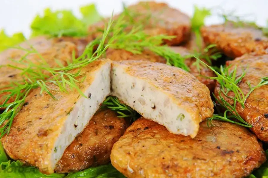 Món chả cá thu chiên thơm ngon, đậm đà hương vị tự nhiên của cá rất hấp dẫn