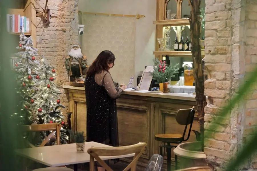 O’Palm Cafe là quán cà phê xây dựng theo cấu trúc cổ điển.