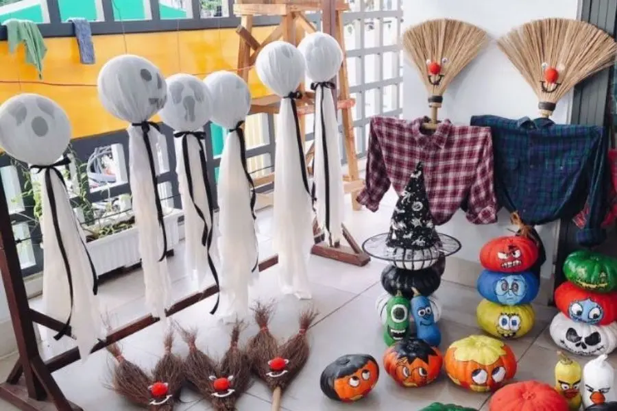 Trang trí Halloween bằng hình nộm.
