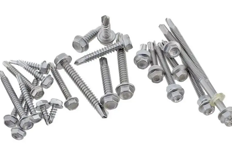 Chuẩn bị ốc vít trước khi lắp thanh treo tường