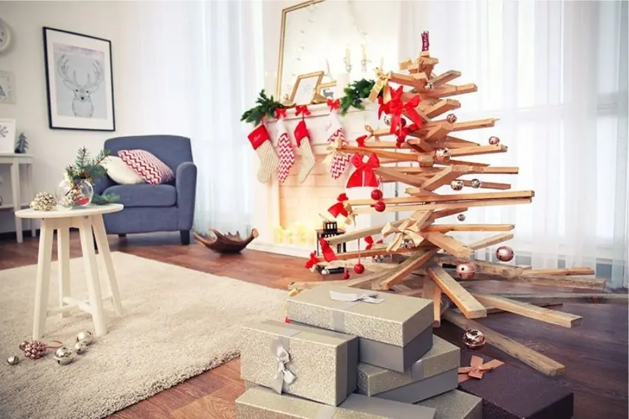 Có thể tự tay tạo nên các đồ vật để trang trí phòng khách đón Noel.