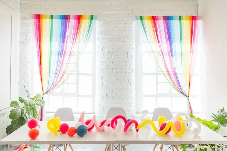 Màn giấy cầu vồng đầy màu sắc rực rỡ