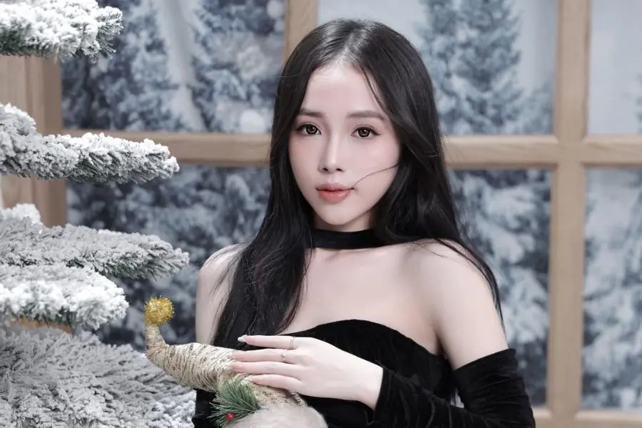 Chụp ảnh Noel kết hợp chiếc váy cá tính.