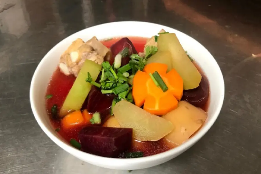 Canh củ cả, cà rốt hầm xương