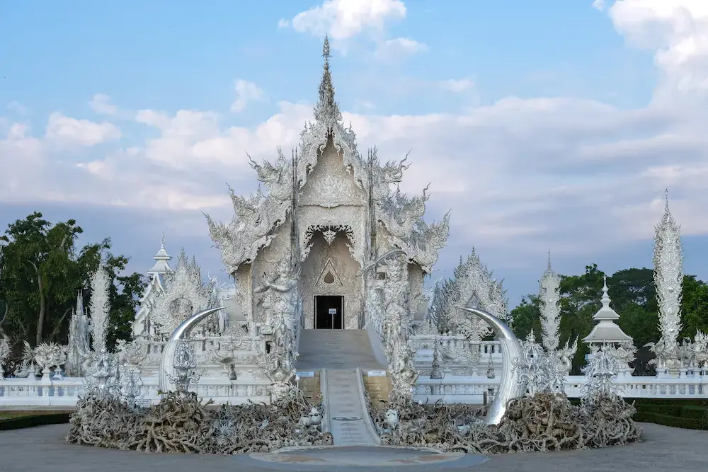 ไหว้พระปีใหม่ เสริมสิริมงคล วัดร่องขุ่น