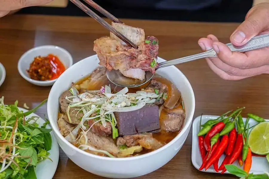 Bún sườn bò là món ăn được rất nhiều người yêu thích