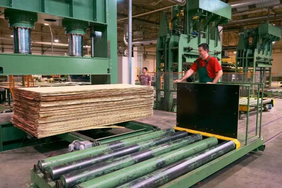 Lựa chọn các miếng gỗ mỏng có kích thước bằng nhau