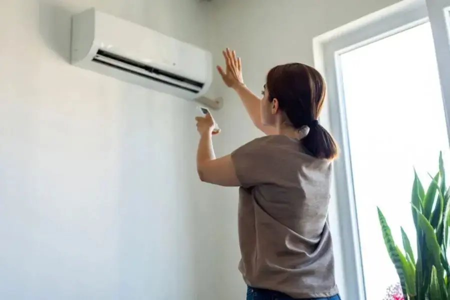 Tắc ống thoát nước ảnh hưởng trực tiếp đến tuổi thọ của máy lạnh.