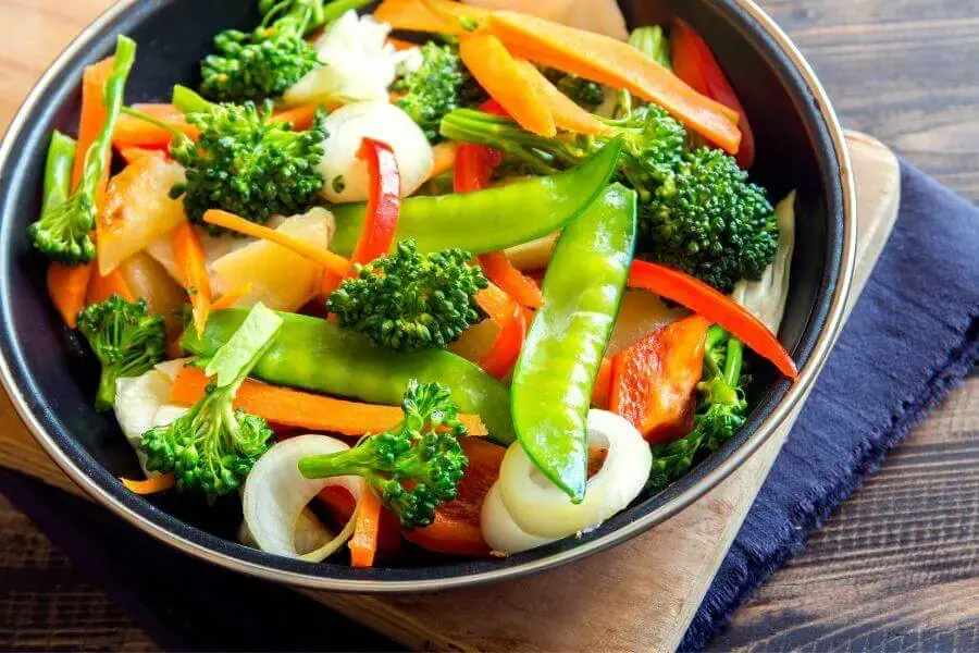 Món rau củ xào cung cấp nguồn chất xơ, vitamin
