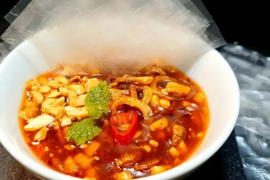 Món bánh tráng me chua ngọt