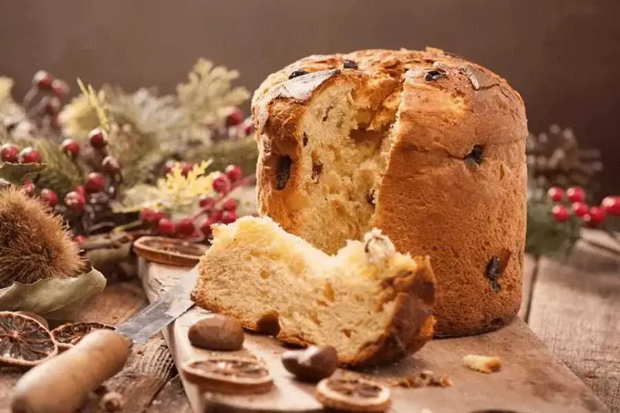 Món bánh này thường được thưởng thức cùng tách trà nóng. 
