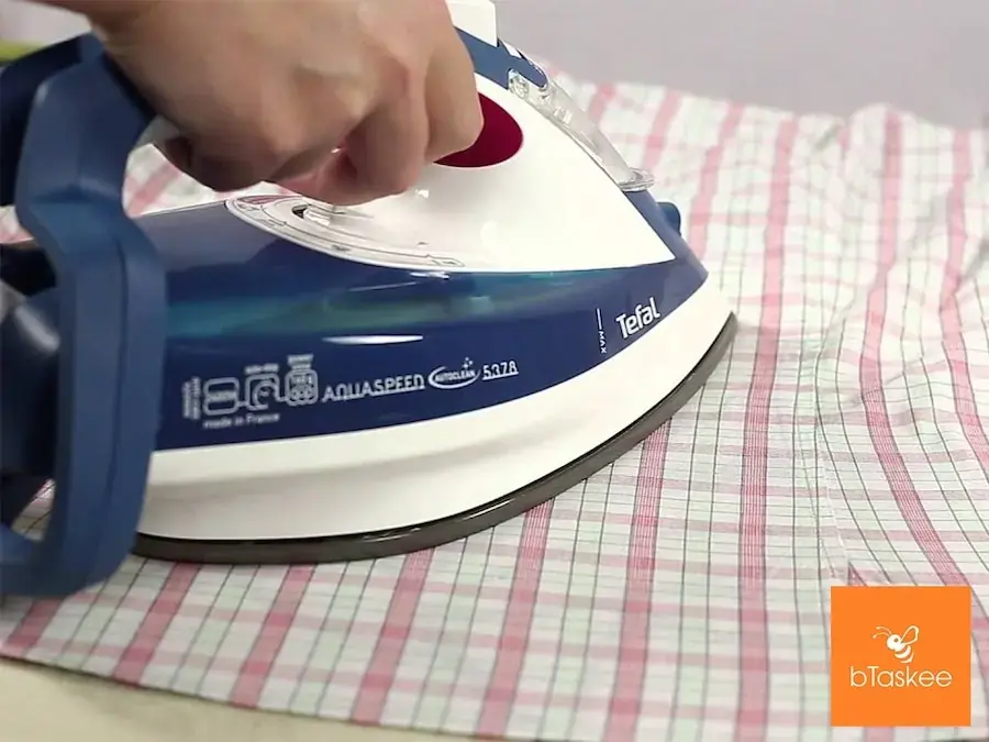Cuối cùng là ủi phần đuôi áo