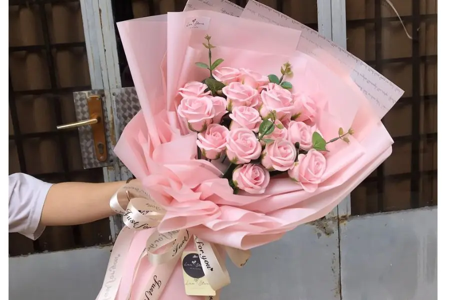 Hồng phấn tượng trưng cho tình yêu lãng mạn, ngọt ngào và nhẹ nhàng.