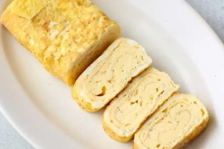 Món trứng cuộn mềm mịn và dễ ăn cho trẻ