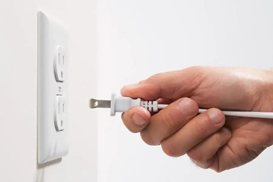 Mức điện áp phù hợp để sử dụng máy chiếu dao động trong khoảng từ 100 - 200V