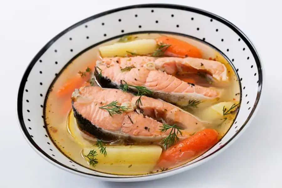 Canh chua cá hồi cho bữa ăn đầy đủ dinh dưỡng