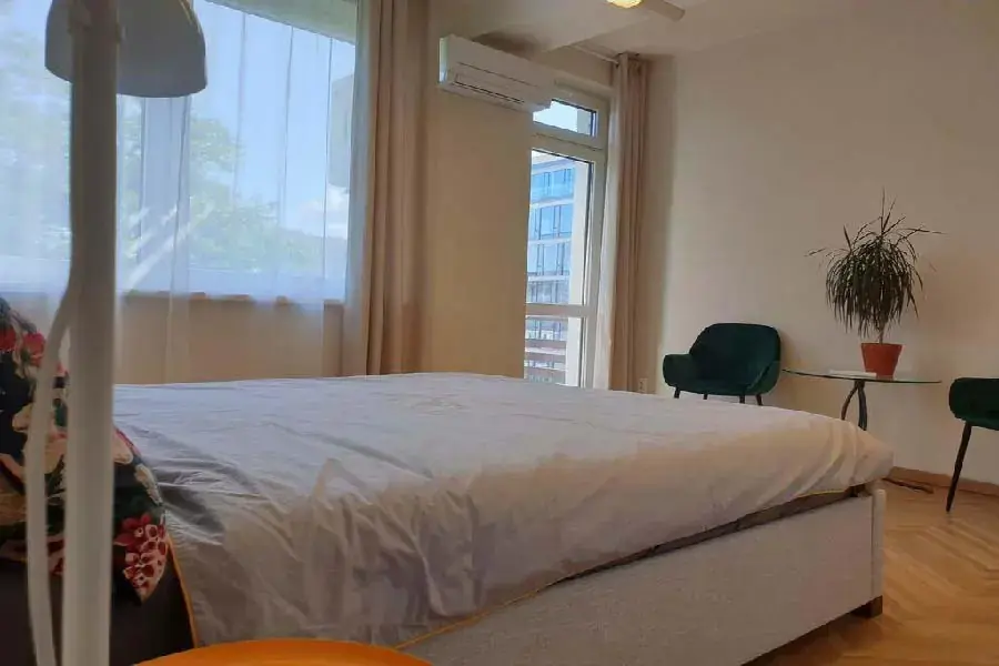 Vị trí đặt máy lạnh rất quan trọng với sức khỏe người dùng (Hình ảnh: Airbnb)