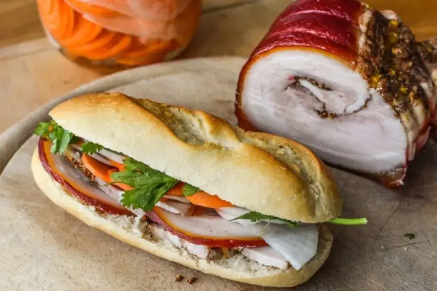Món bánh mì nướng bơ thịt nguội ‘quốc dân’ được nhiều người yêu thích