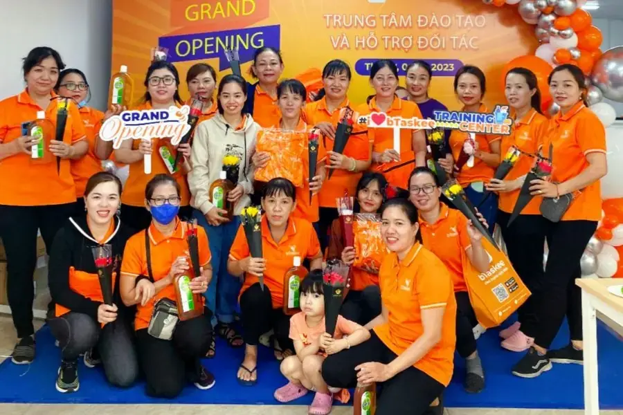 Đội ngũ "Ong Cam" (Tasker giúp việc) bản địa được đào tạo chuyên sâu.