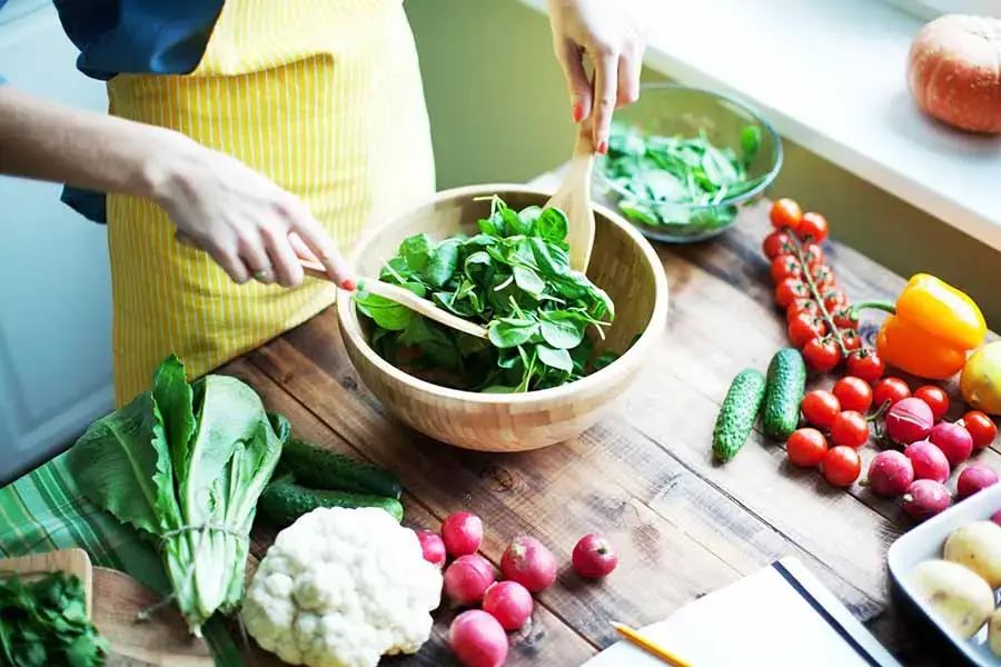 Ngày thứ 2, bạn sẽ chỉ ăn các món chế biến từ rau củ