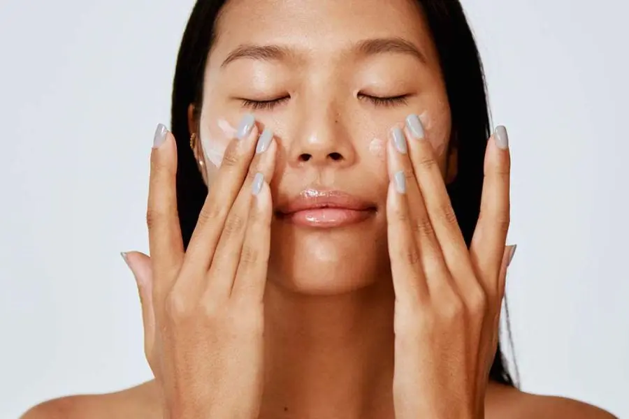 Retinol thuộc nhóm retinoid.