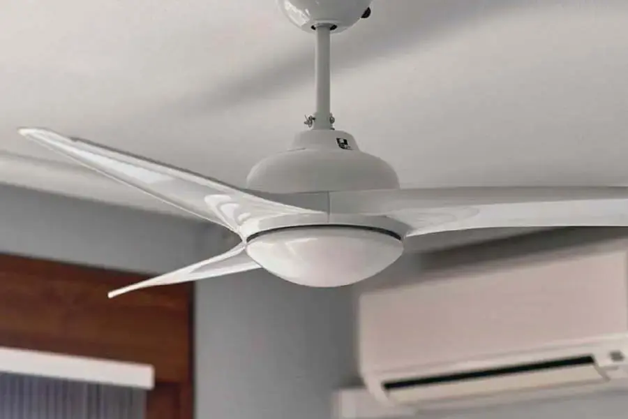 Quạt sẽ giúp khuếch tán luồng không khí lạnh nhanh hơn (nguồn: NguyenKim)